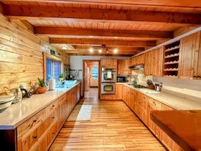 Paradise in the Lakes Region - Image 3