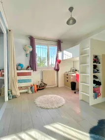 Large House in Montreuil - Image 3