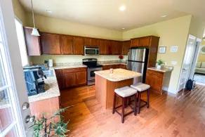 Entire Townhome w/ Hot Tub 5 min drive to Hershey! - Image 3