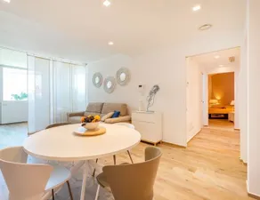 Bright home with sea view, pool & spa membership - Image 3