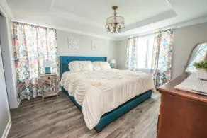 KING BED! Brand New! Fabulous & Fresh Farmhouse! - Image 2