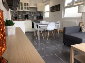 Apartment with garden - Image 2