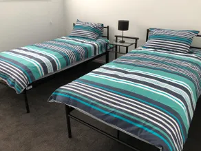Brand new home! 20 MINS TO AIRPORT! FREE WIFI - Image 5