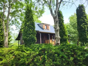 Cheerful 4-bedroom cottage with a indoor fireplace - Image 2