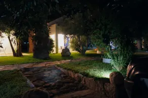 Family home with garden and swimming pool - Image 5