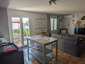 Large studio in a family home in Provence - Image 3