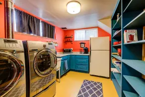 Charming garden level suite with private entrance - Image 3