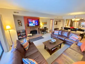 BEST LOCATION Park Station Main St 2-Bdrm Condo - Image 3