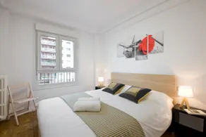 New apartment 5 minutes from downtown with free garage - Image 2