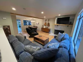 Spacious 3BR Townhome-Easy Mountain & City Access. - Image 4