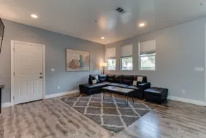 Lake Balboa 7 Bedroom 5 Bathroom Compound - Image 4
