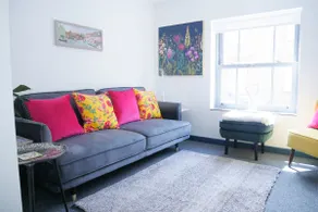 New street Luxury town house in the centre of Holt with free PARKING for one car - Image 3