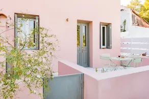 Cozy Hideaway in the Historic Anafiotika Neighborhood - Image 3