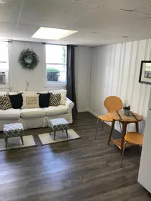 1 Bedroom Suite: Prospect Place Downtown Hartville - Image 2