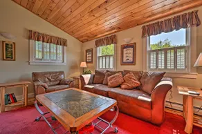 Cozy Apt w/ Hot Tub & Deck, 10 Mi to Stowe Resort! - Image 4