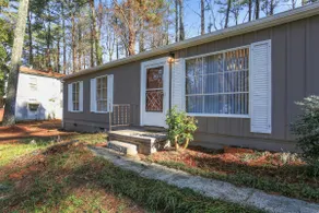 Doraville spacious home convenient to ATL - Image 2
