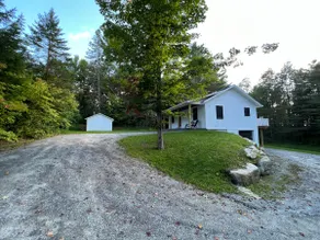 Cozy cottage walking distance from Lake Seymour - Image 2