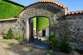 Charming 17th century residence, Calm, Livradois Forez Natural Park, Olliergues - Image 4