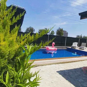 Sheltered wooden villa with private pool - Image 5
