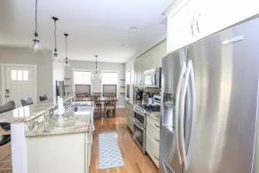 Bungalow at 242 Grand - Image 5