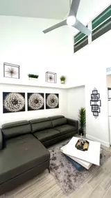 King-Size Townhouse – Minutes to Universal Studios - Image 3
