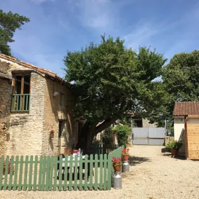 Les Trois Piliers, stylish, tranquil and private - Image 2