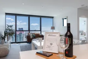 Amazing Views Spacious Living in Skytower, Carpark - Image 3