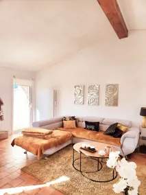 Beachfront apartment with stunning sea views - Image 2