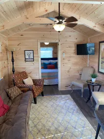 Country Cabin Retreat- 2/1 log cabin w/deck - Image 5