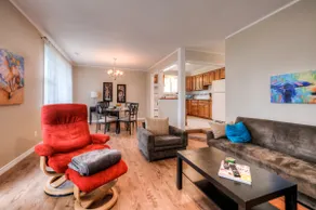 Beautiful, suite- 2 Bedroom/3 beds, full kitchen - Image 4
