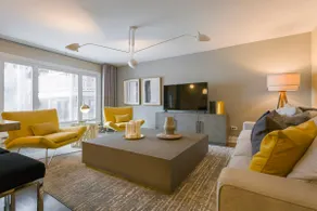 Executive Apartment on Lake Michigan with parking - Image 3
