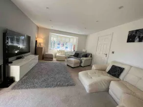 Spacious retreat in the suburbs of Cardiff - Image 4