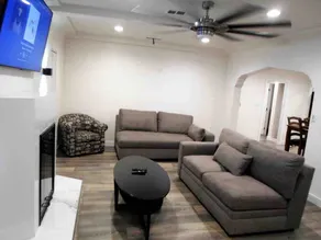 Newly Renovated 3br. Modern Spanish Casita - Image 5