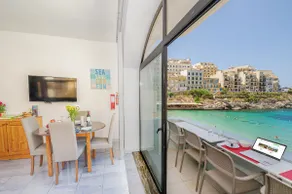 Brilliant Beachfront Apt with Super Sunset Seaview - Image 5
