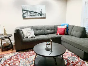 Newly Renovated Spacious 4BR peaceful downtown Apt - Image 2
