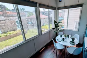 Bright modern flat with free garage parking - Image 4