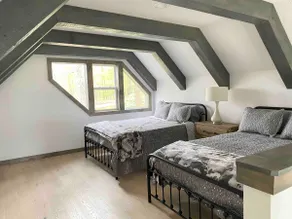 Mountain home with stunning views! - Image 2