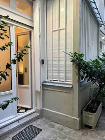 Parisian chic between museums and art galleries - Image 2