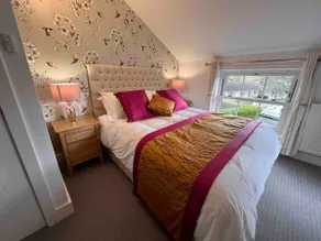 Sleeps 4 to 6 in 2 / 3 bedrooms, 2 showers, 1 car - Image 3