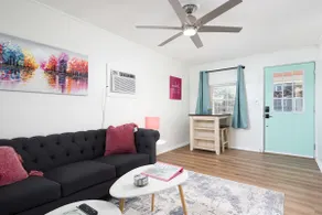 4bd/3bth Combined Cape Cod & Cottage | 5 Min to RH - Image 4