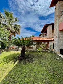 Maisonette with Sea View & Pool - Image 5