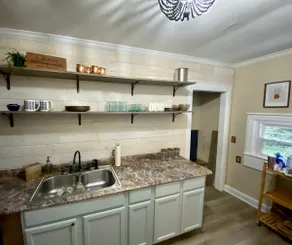 Private Downtown Cottage Family Friendly Retreat - Image 5