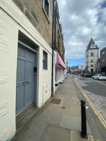 Seaside Maisonette in Popular Tourist Town - Image 2