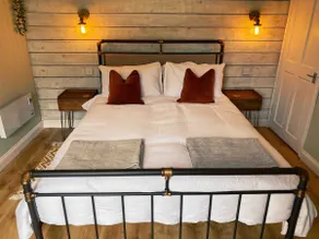 5 mins to Stansted | Stay + Parking - Image 2