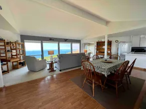 Jean’s Retreat: Ocean Views and Wildlife Wonders - Image 5