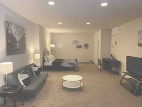 Cozy and Spacious Woodbridge Home - Image 2