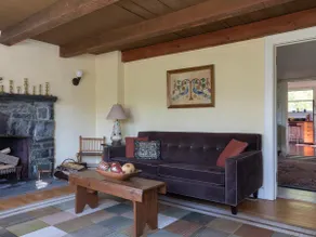 Charming and Secluded 1840 Farmhouse - Image 5