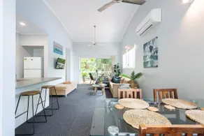 Marlin Cove · 2 senge 2 bad Modern Apt @ Trinity Beach Lagoon ❤️ - Image 2