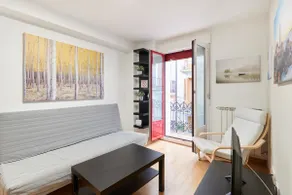 Comfortable and bright first floor in City Center. - Image 3