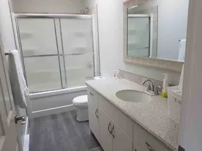 Modern + Spacious Vineyard View 2 bedroom. Unit #1 - Image 3